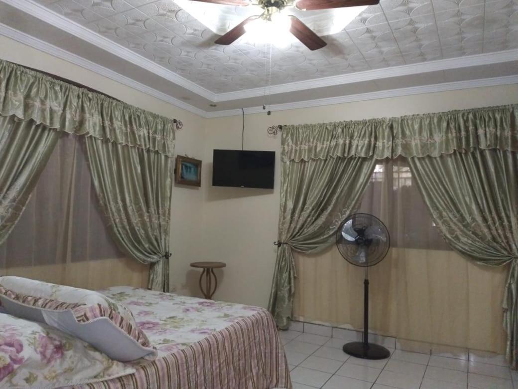 Alexander B&B Alajuela Extérieur photo