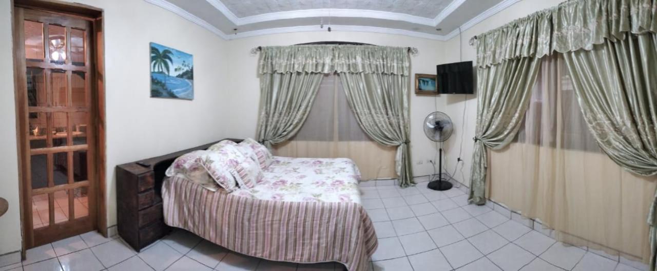 Alexander B&B Alajuela Extérieur photo